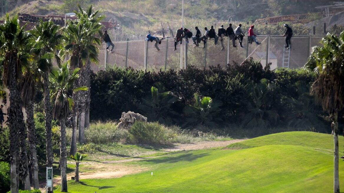 Ισπανία: Ένας φράχτης δεν μπορεί να σταματήσει τους λαθρομετανάστες